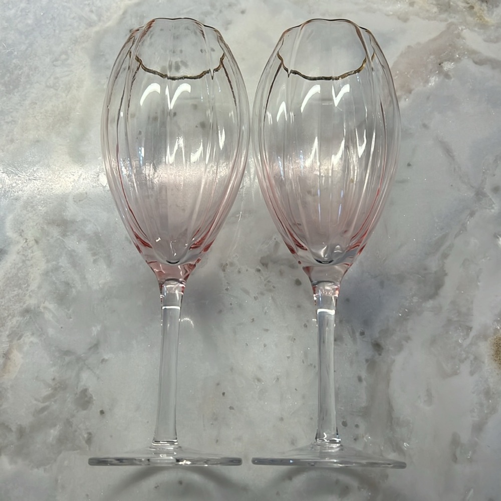 NWOT-Pink Wine glasses- Set of 2 - Picture 1 of 2